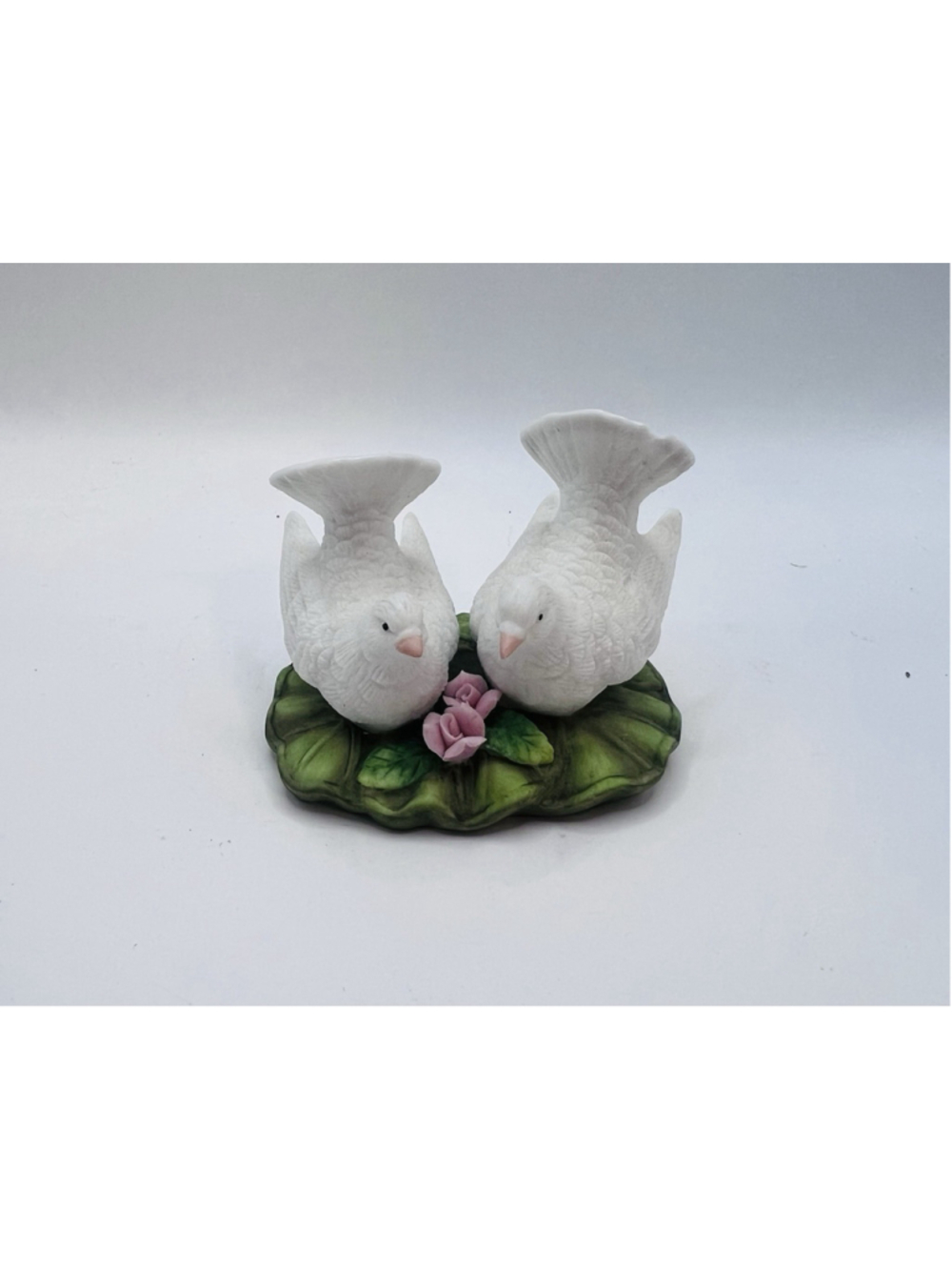 Vintage 1985 Lefton Hand Painted Porcelain Doves Figurine Wedding Love Nest Egg - Picture 3 of 7